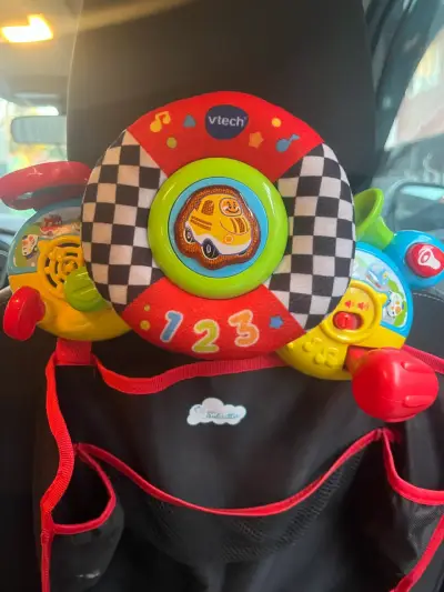 Volante de juguete interactivo VTech para auto - miniatura 1