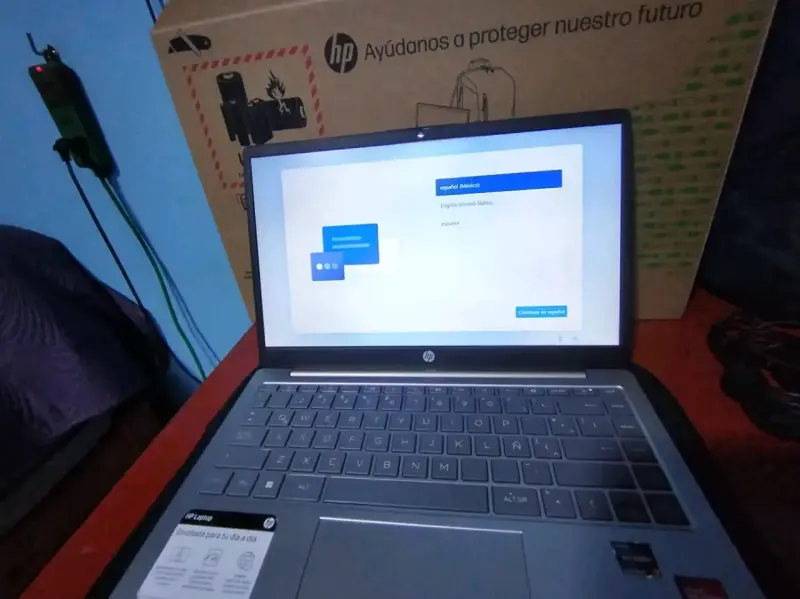 HPNotebook 14-EM0015LA , nuevo. - 3