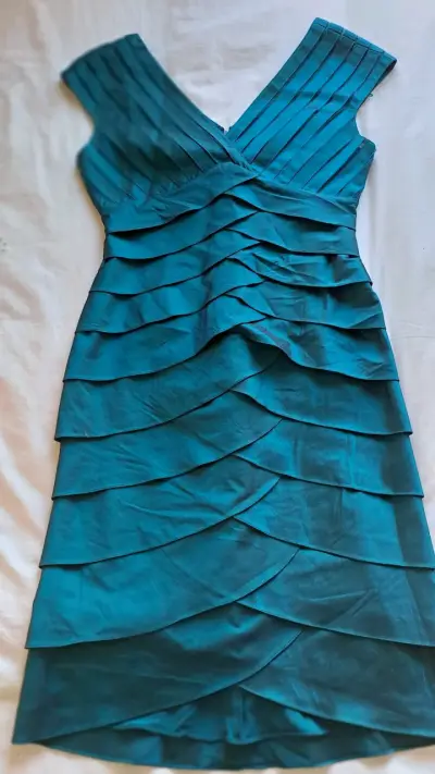Vestido azul Adrianna Papell con volantes - miniatura 1