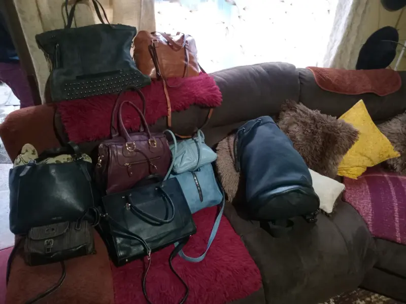 Lote de bolsos y carteras de cuero variados - 3