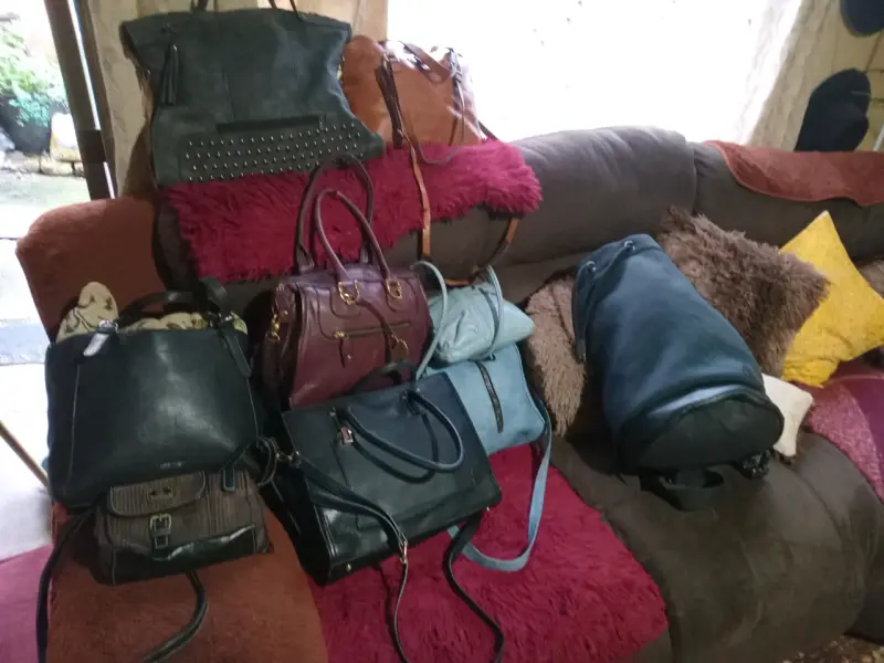 Lote de bolsos y carteras de cuero variados - 5