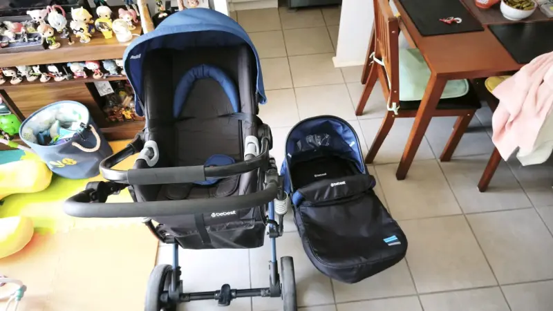 Coche de bebé Bebesit azul con capazo - 1