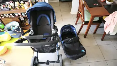 Coche de bebé Bebesit azul con capazo - miniatura 1
