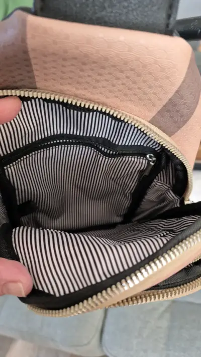 Mochila pequeña de diseño elegante - miniatura 2