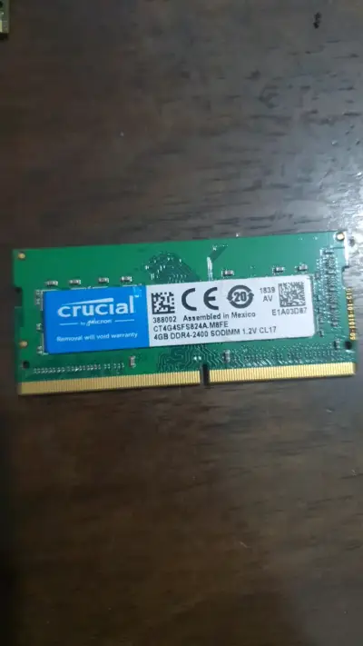 Memoria RAM Crucial 4GB DDR4 2400 SODIMM - miniatura 1