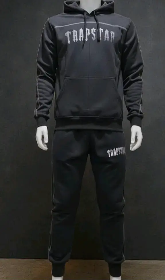 Conjunto deportivo negro Jordan y Trapstar - 3