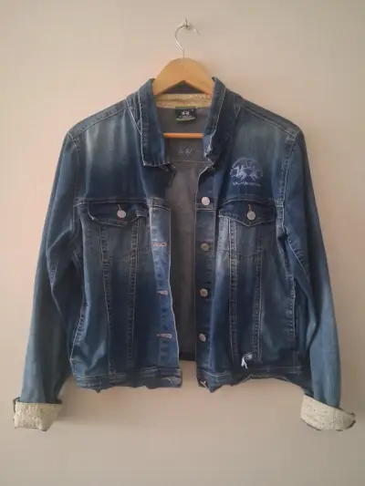 Chaqueta de mezclilla azul para mujer - miniatura 1