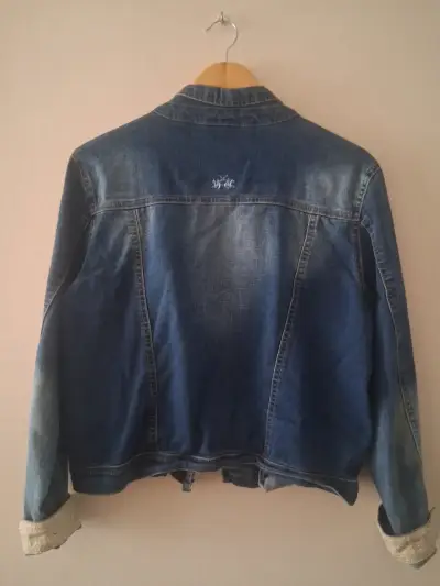 Chaqueta de mezclilla azul para mujer - miniatura 2