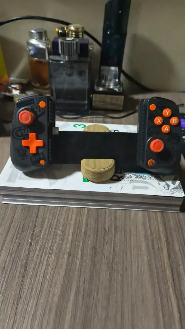 Controlador de Juego Negro y Naranja para celular