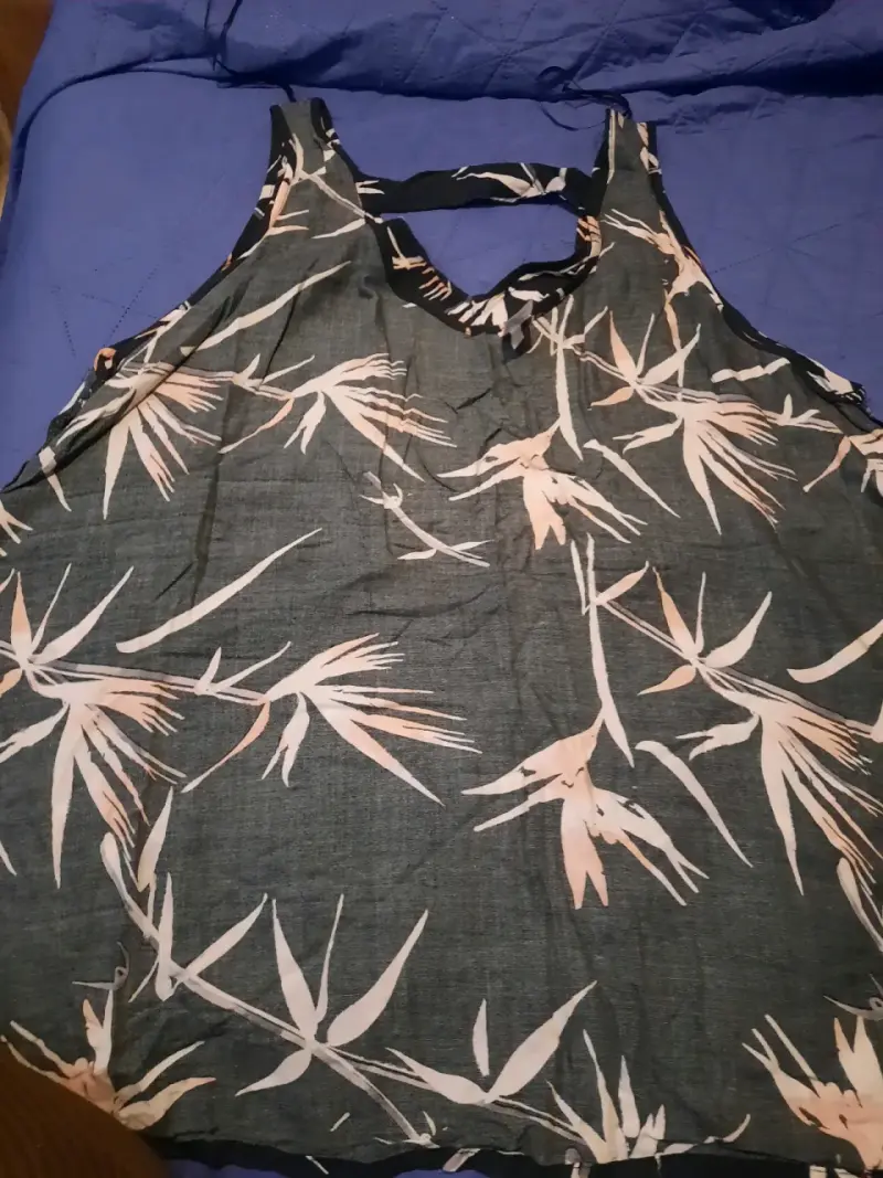Blusa sin mangas estampada floral - 1