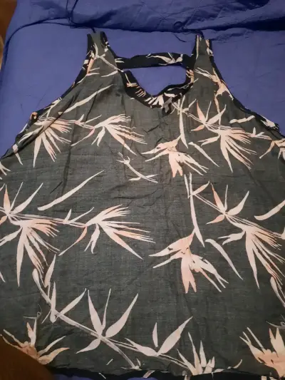 Blusa sin mangas estampada floral - miniatura 1