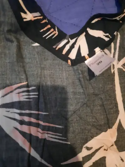 Blusa sin mangas estampada floral - miniatura 2