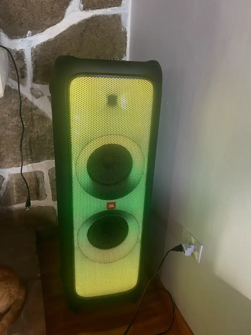 Parlante JBL Party 1000 bluetooth con luces LED