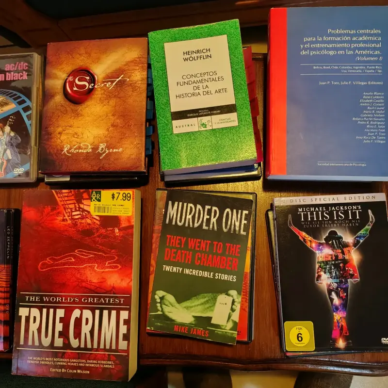 Colección de libros y DVDs variados - 1