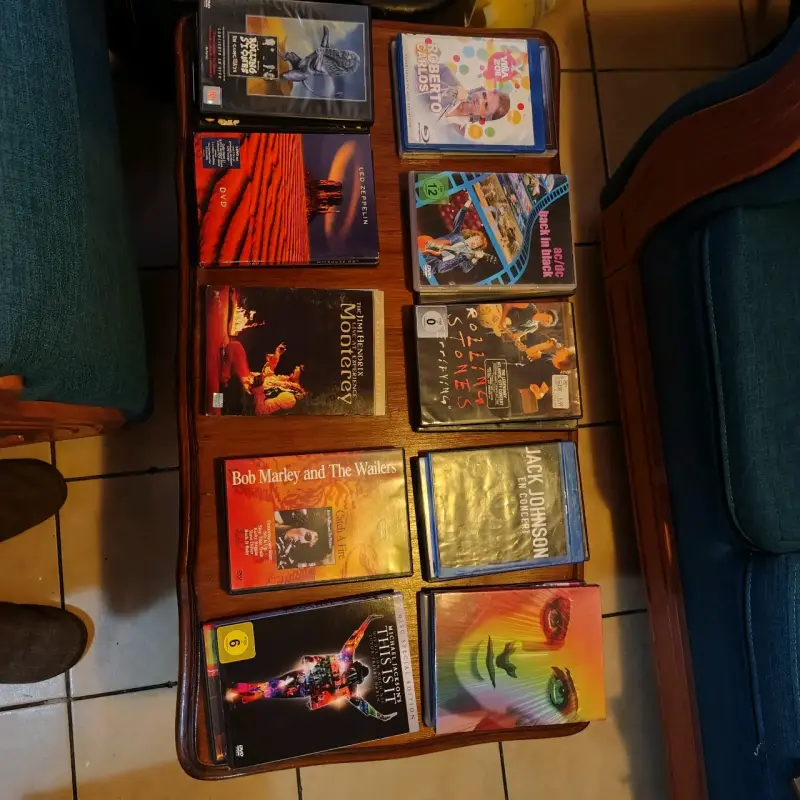 Colección de libros y DVDs variados - 2