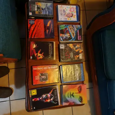 Colección de libros y DVDs variados - miniatura 2