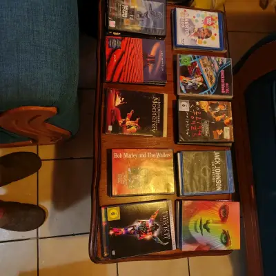 Colección de libros y DVDs variados - miniatura 3