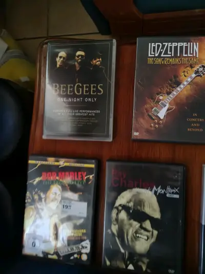 Colección de libros y DVDs variados - miniatura 6