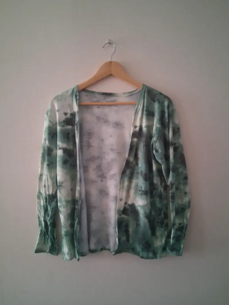 Cárdigan abierto tie-dye verde y blanco