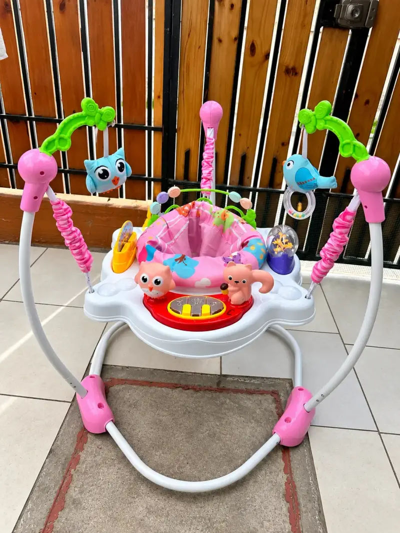Centro de actividades para bebé con juguetes colgantes - 2