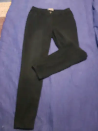 Pantalones negros Essentials para mujer - miniatura 2