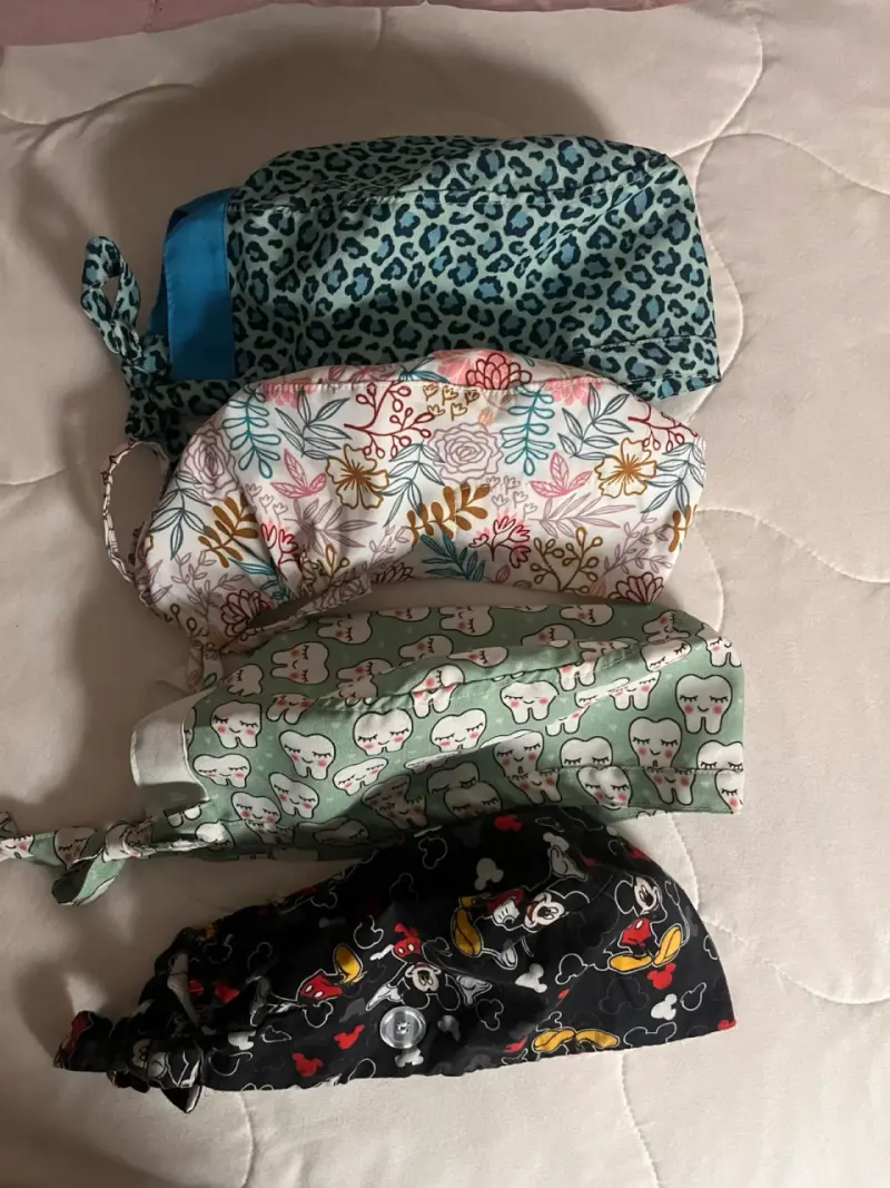 Set de 4 gorros clínicos estampados - 1