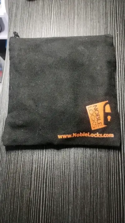 Cable de seguridad para laptop con llave - miniatura 4
