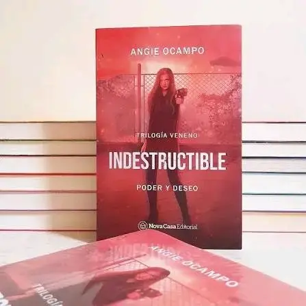 Libro 'Indestructible' de Angie Ocampo