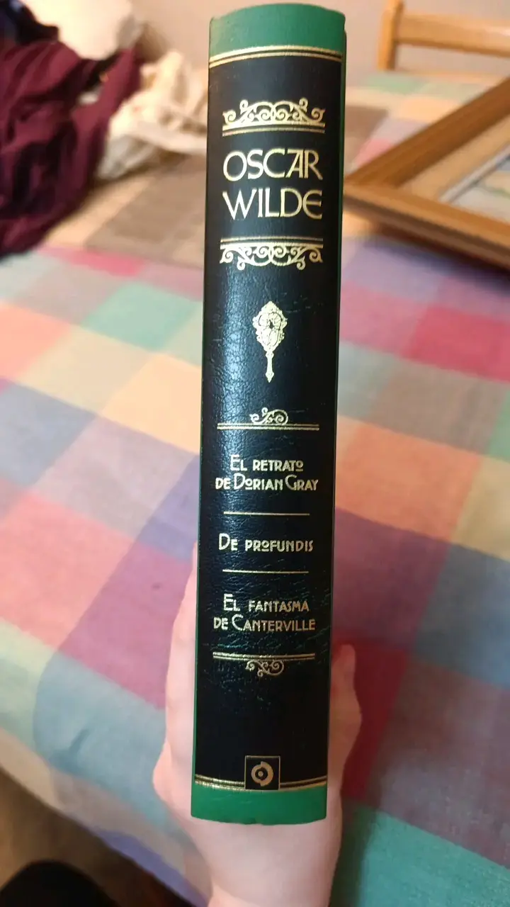 Libro Oscar Wilde Edimat con tres obras - 4