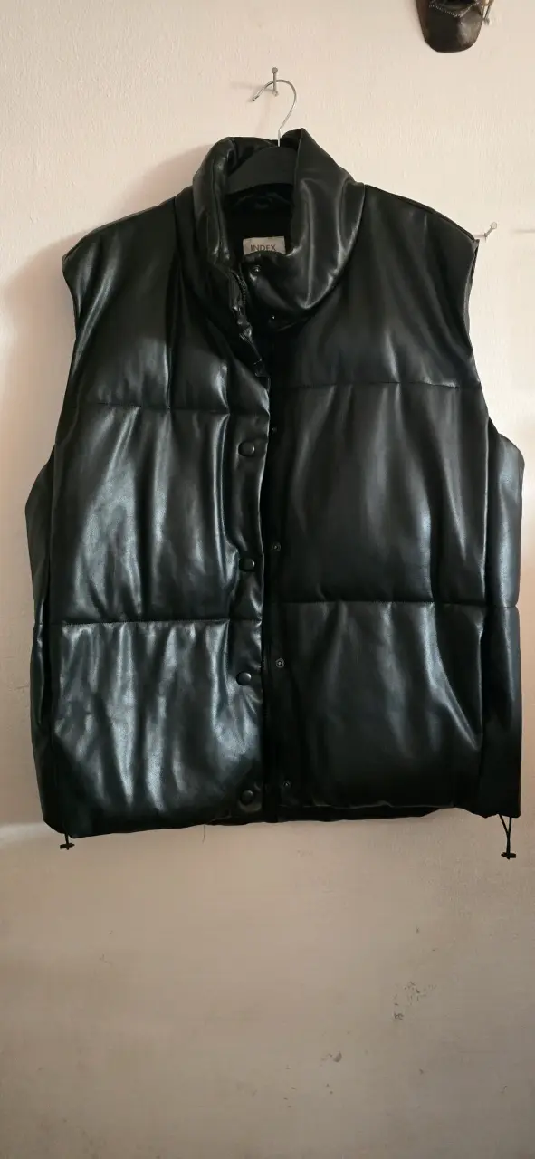 Chaleco acolchado negro de cuero sintético Index - 1