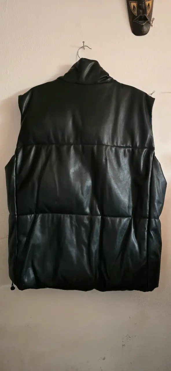 Chaleco acolchado negro de cuero sintético Index - 2
