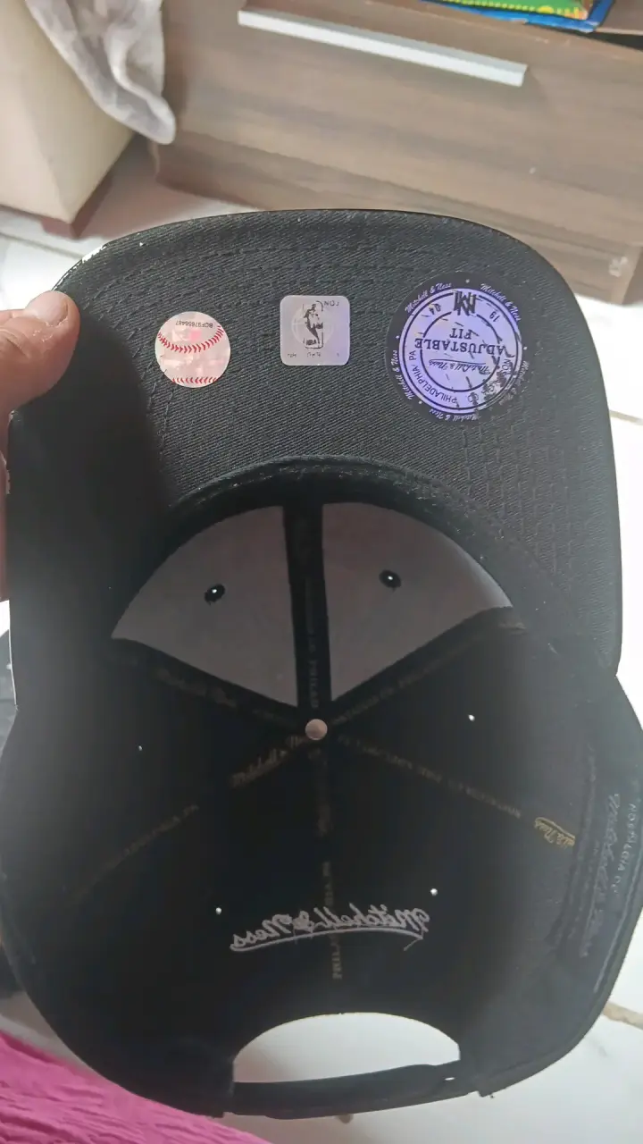 Gorra negra con logo de toro bordado - 2