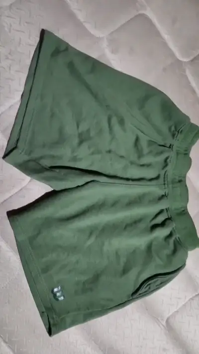 Shorts deportivos verdes para hombre - miniatura 1