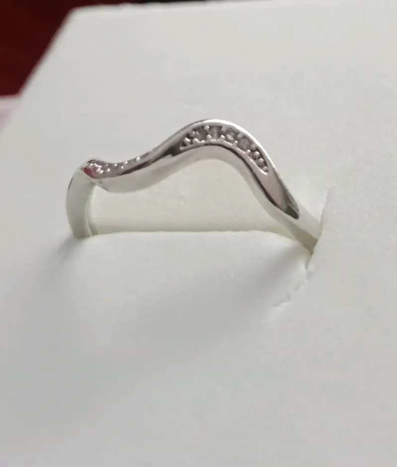 Anillo con diseño ondulado - 2