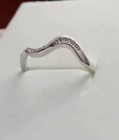 Anillo  con diseño ondulado - miniatura 2