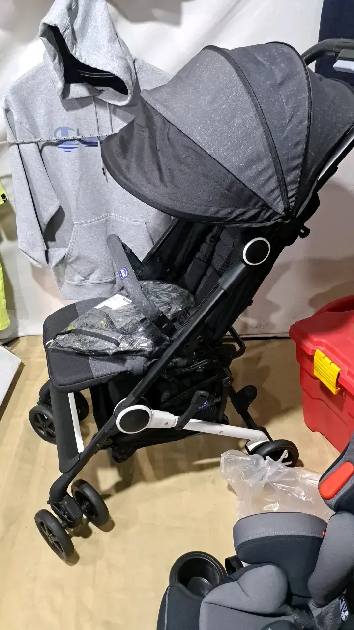 Coche de paseo Chicco negro plegable - 1