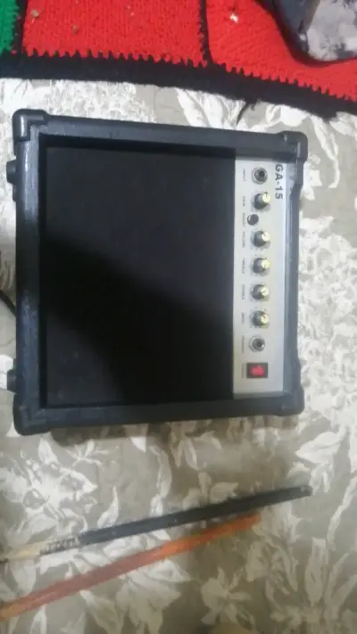 Amplificador de guitarra GA-15 - miniatura 1