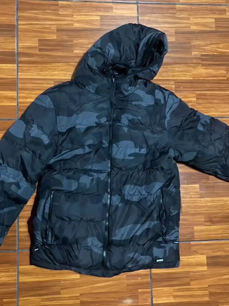 Chaqueta acolchada camuflaje negra Opposite - 1