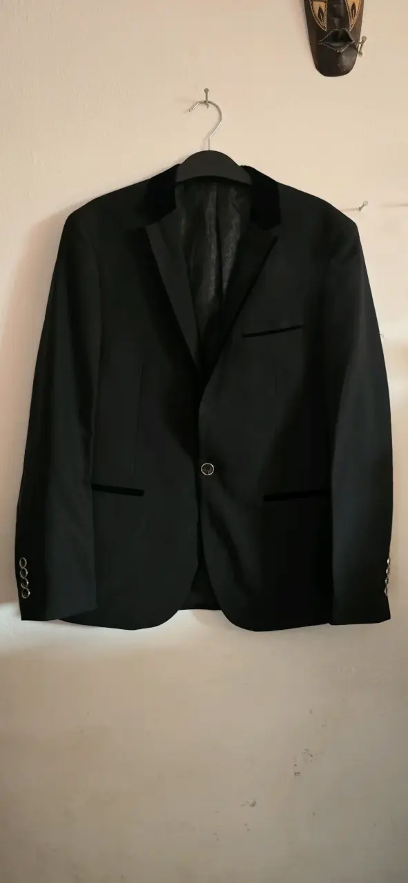 Blazer negro elegante para hombre - 1
