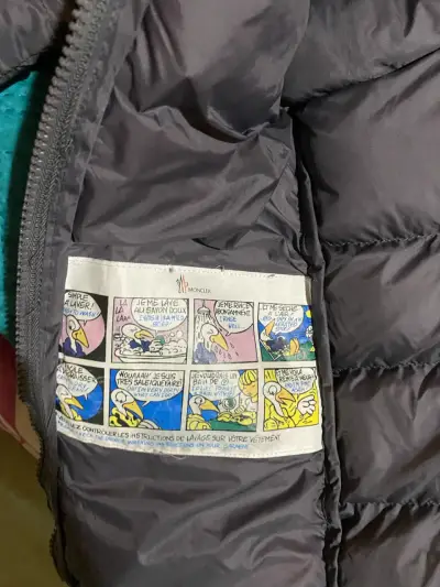 Chaqueta de plumas Moncler gris con capucha - miniatura 4