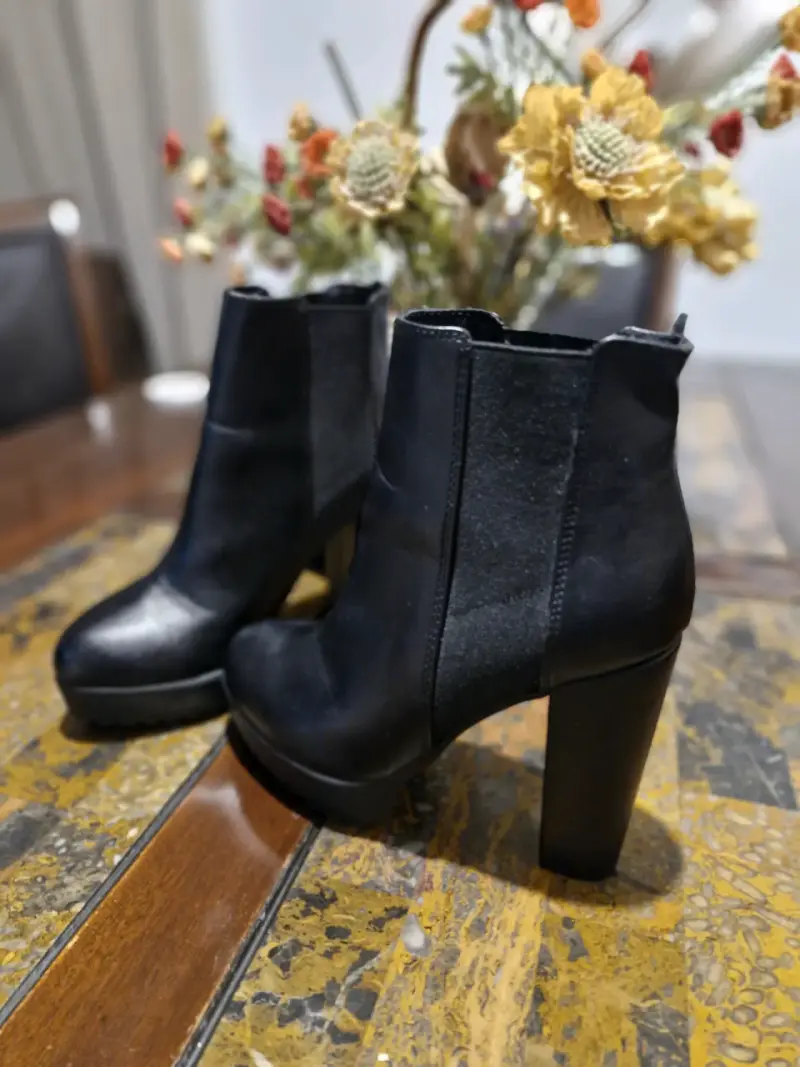 Botines de cuero negro con tacón alto H&M - 1