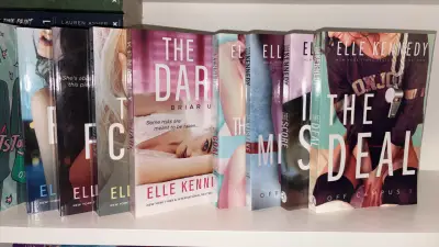 Colección de libros Off-Campus de Elle Kennedy - miniatura 3