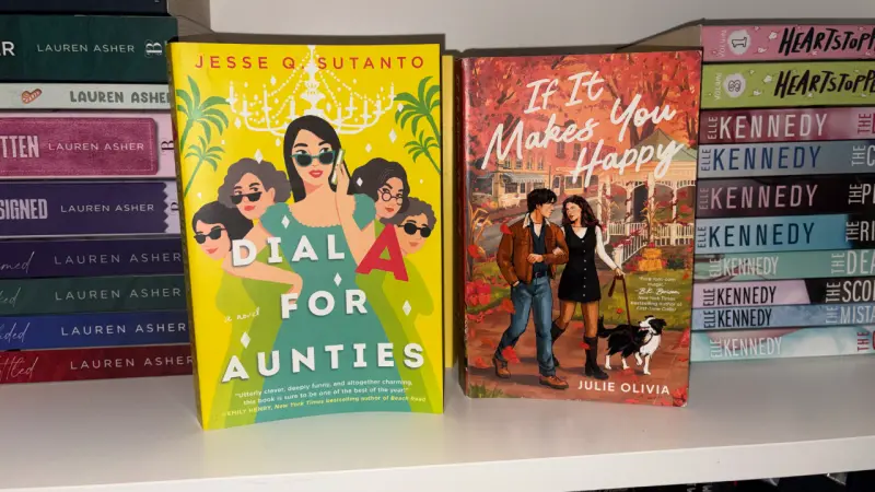 Libros 'Dial A for Aunties' e 'If It Makes You Happy'