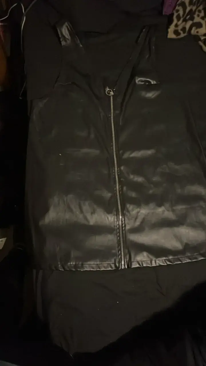Vestido  sin mangas negro de poliéster
