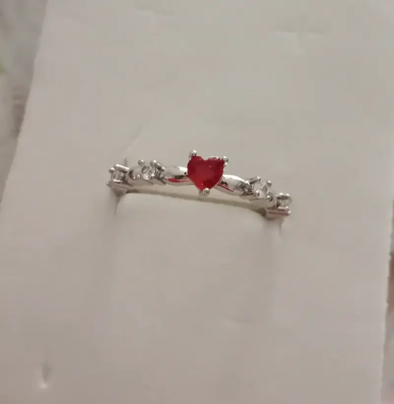 Anillo de plata con corazón rojo y circonitas - 4