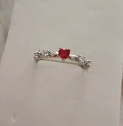 Anillo de plata con corazón rojo y circonitas - miniatura 4
