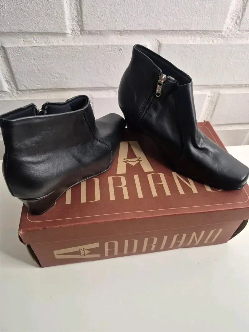 Botines de cuero negro con tacón Adriano - 2