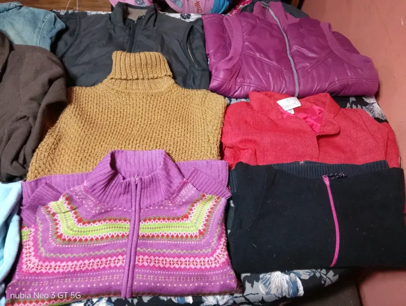 Lote de ropa de invierno para mujer en buen estado - 6