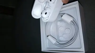 Auriculares inalámbricos Nuevos y Sellados - miniatura 5