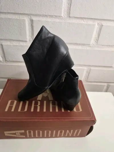 Botines de cuero negro Adriano con tacón - miniatura 1